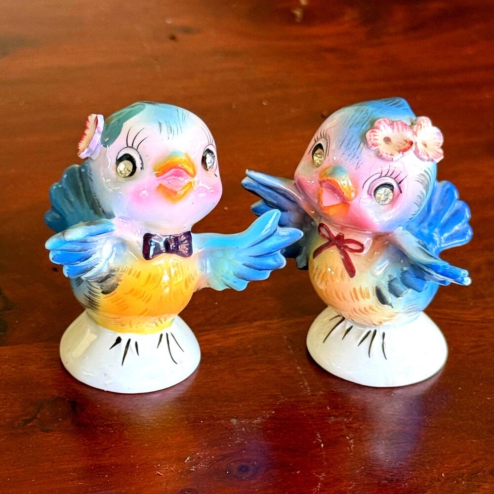 Vtg LEFTON  MR. & MRS. BLUEBIRD SALT & PEPPER SHAKERS RHINESTONES & FLOWER